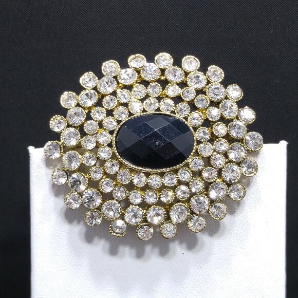 Monet Clear Black Rhinestone Oval Brooch, Gold Plated, 1980s Vintage Jewelry - Picture 4 of 10